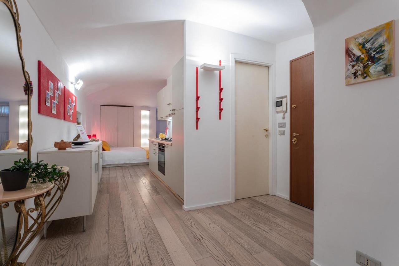 Red Studio Near Porta Nuova By Wonderful Italy Turin Bagian luar foto