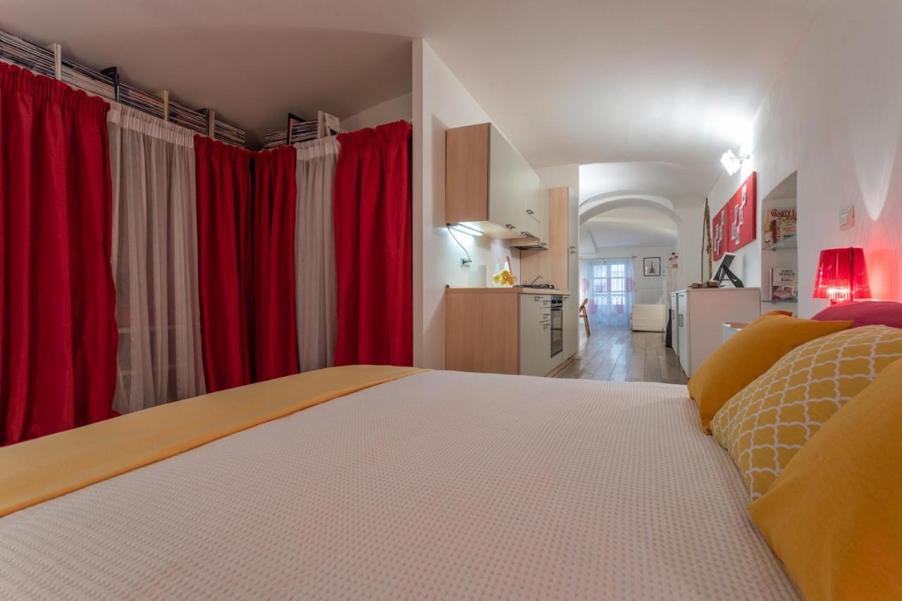 Red Studio Near Porta Nuova By Wonderful Italy Turin Bagian luar foto