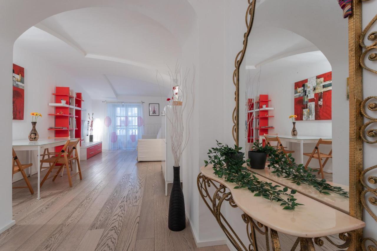 Red Studio Near Porta Nuova By Wonderful Italy Turin Bagian luar foto